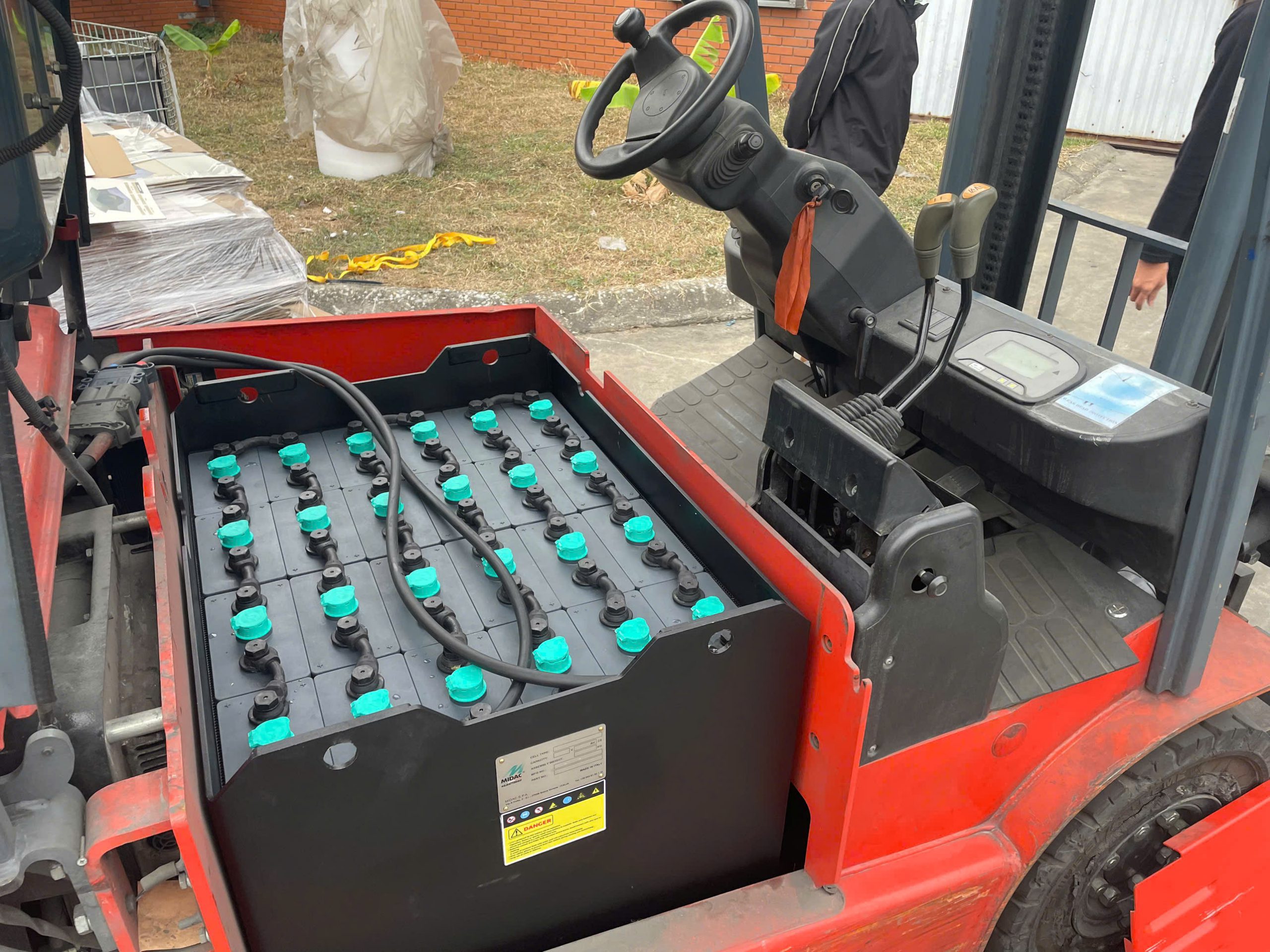 Bàn Giao Bình Ắc Quy MIDAC 5MDL125 Cho Xe Nâng Heli CPD25