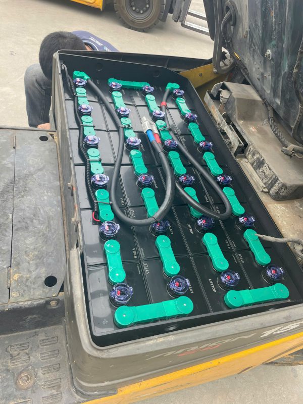 Bàn Giao Bình Ắc Quy Lifttop VTFL6 Cho Khách Hàng Pepsico tại Bắc Ninh