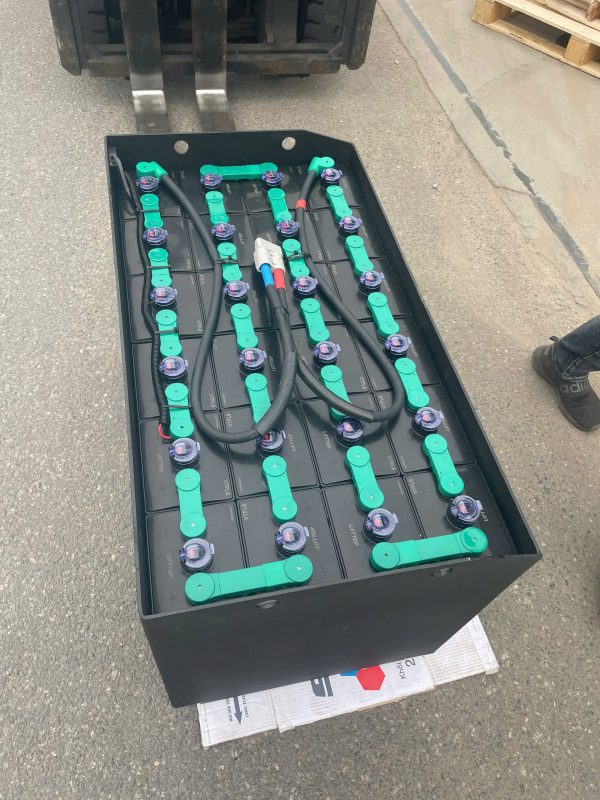 Bàn Giao Bình Ắc Quy Lifttop VTFL6 Cho Khách Hàng Pepsico tại Bắc Ninh