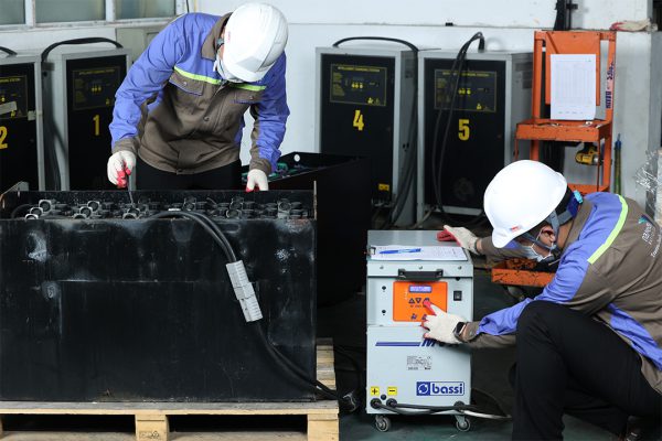 Sạc Ắc Quy Axit Chì Trong Môi Trường Thông Thoáng