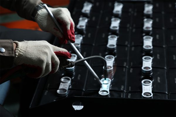 Vệ Sinh Và Kiểm Tra Đầu Cực