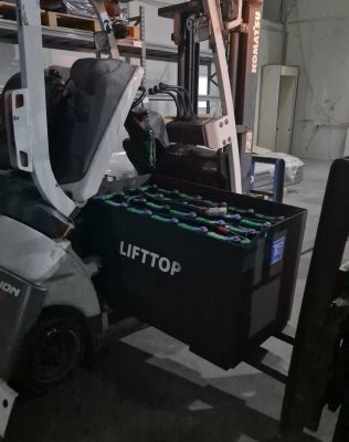 Lắp Đặt Bình Ắc Quy Xe Nâng LIFTTOP VTFL6 Cho Xe Nâng Komatsu FB15-12 Tại Vĩnh Phúc