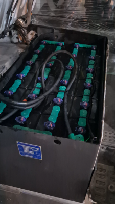 Lắp Đặt Bình Ắc Quy Xe Nâng LIFTTOP VTFL6 Cho Xe Nâng Komatsu FB15-12 Tại Vĩnh Phúc